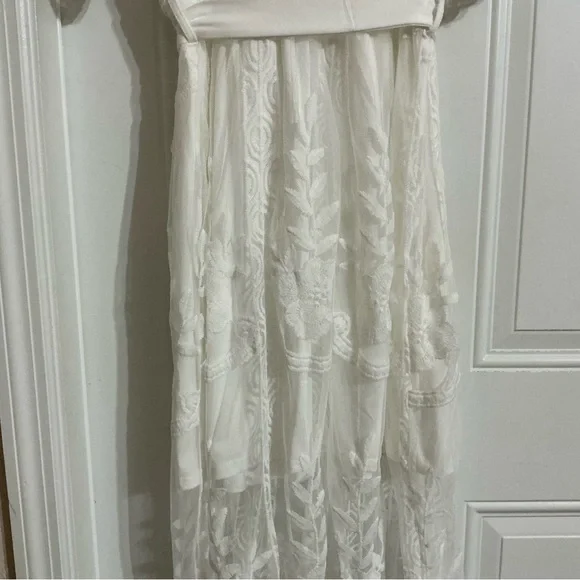 Elegant White Lace Dress - Picture 8 of 11